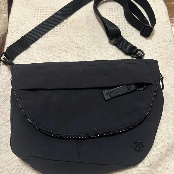 lululemon athletica Black Crossbody Bag - Picture 1 of 8